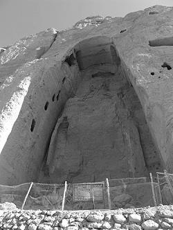 Die größere der Buddha Statuen von Bamiyan nach der Zerstörung