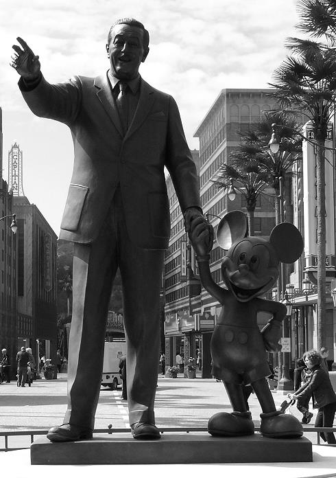 Statue von Walt Disney und Micky Maus in den Walt Disney Studios, Disneyland Resort Paris